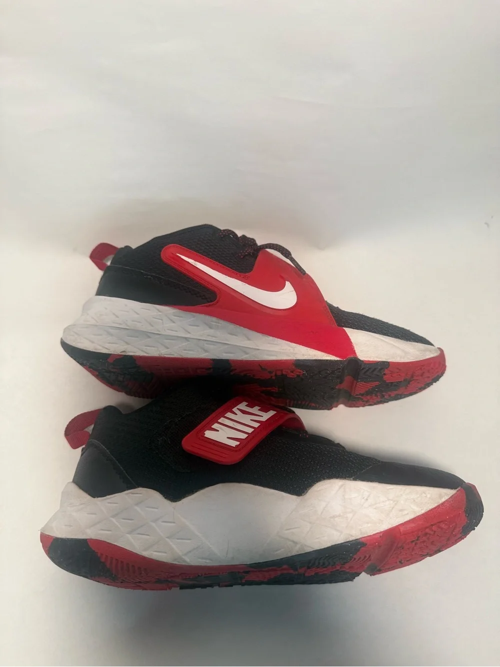 Nike Team Hustle D 12 GS Basketball Shoes Black Red White Kids 3.5Y